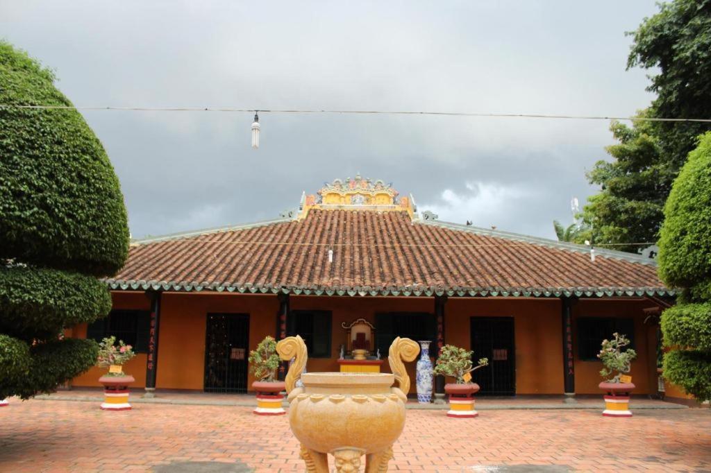 Vy Vy Khách sạn *
